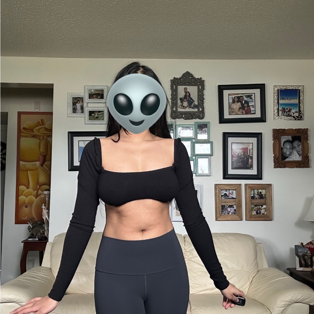 B1 Black Long Sleeve Crop Top